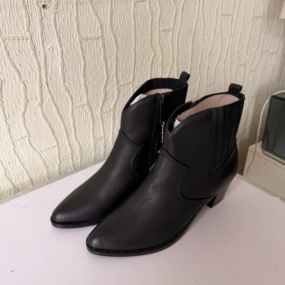 Moda Sleek Black Ankle Boots